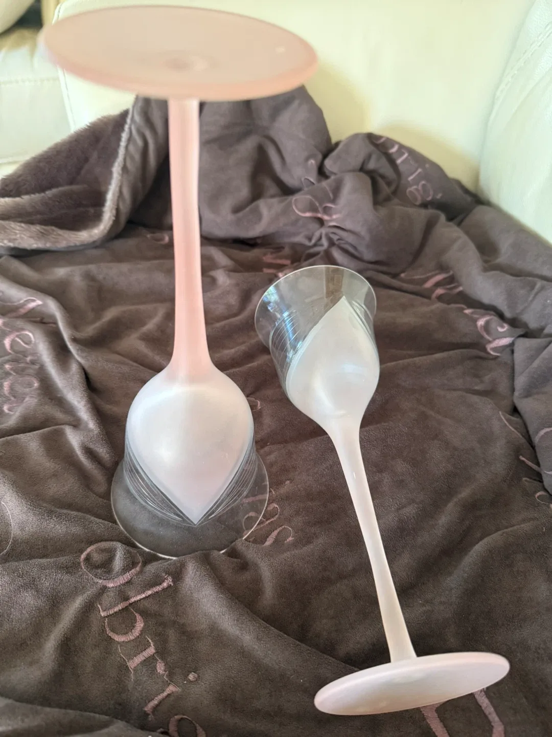 Set of 2 Pink Stemmed Glasses image indicator(2)