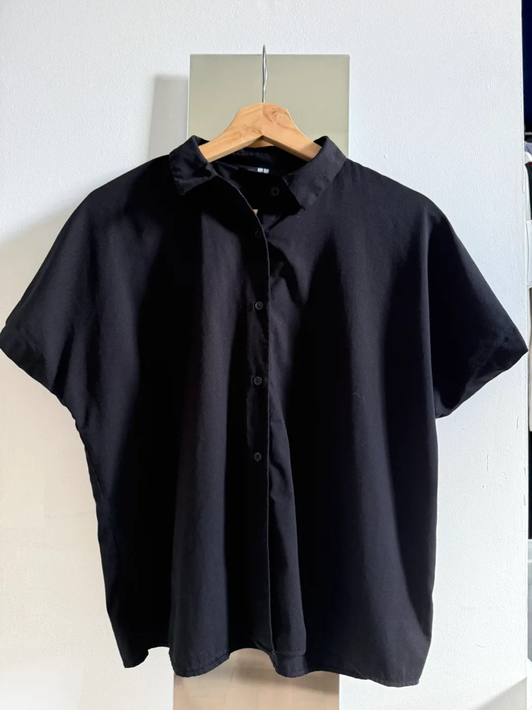 UNIQLO Black Short Sleeve Shirt - Size XS