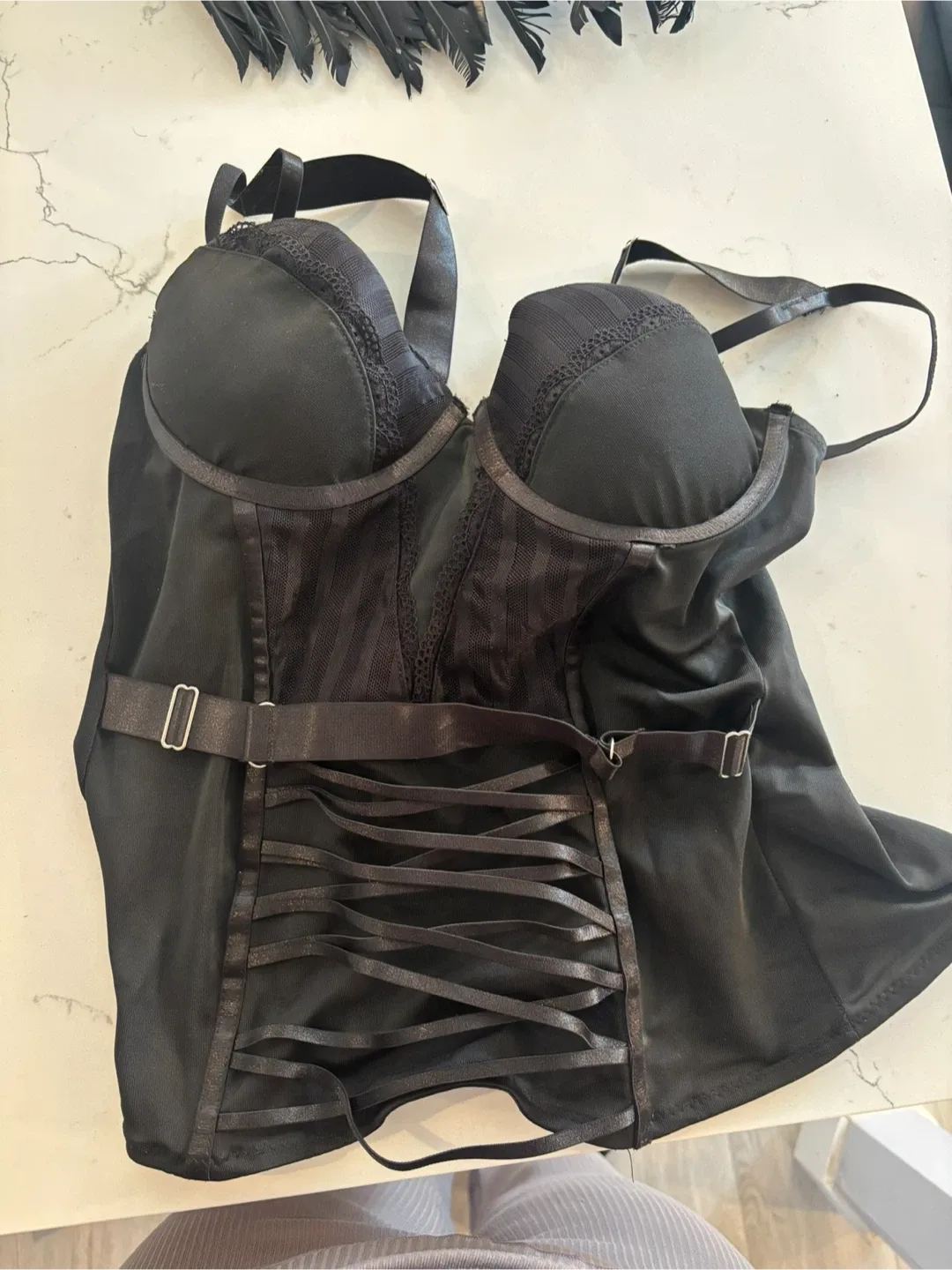 Black Corset and Feather Wings Costume image indicator(4)