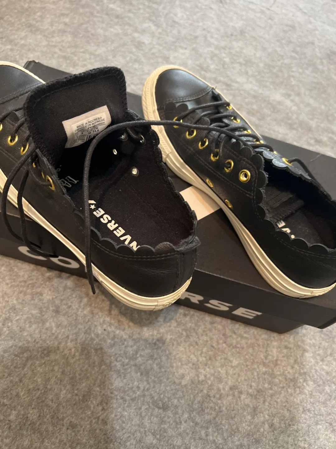 Converse Chuck Taylor All Star Black Leather Scallop US 8 image indicator(4)