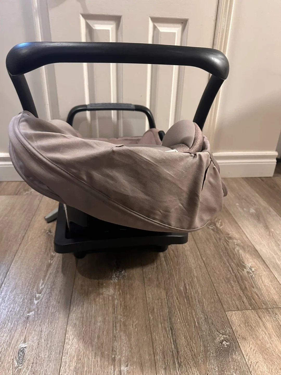 Evenflo SafeMax Infant Car Seat - Expires 2024 image indicator(3)