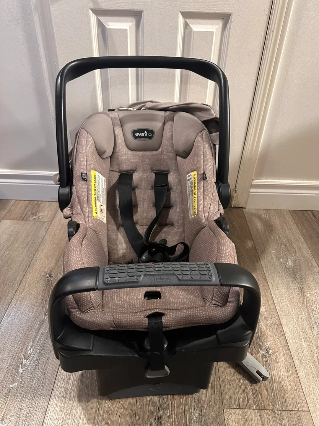 Evenflo SafeMax Infant Car Seat - Expires 2024 thumbnail