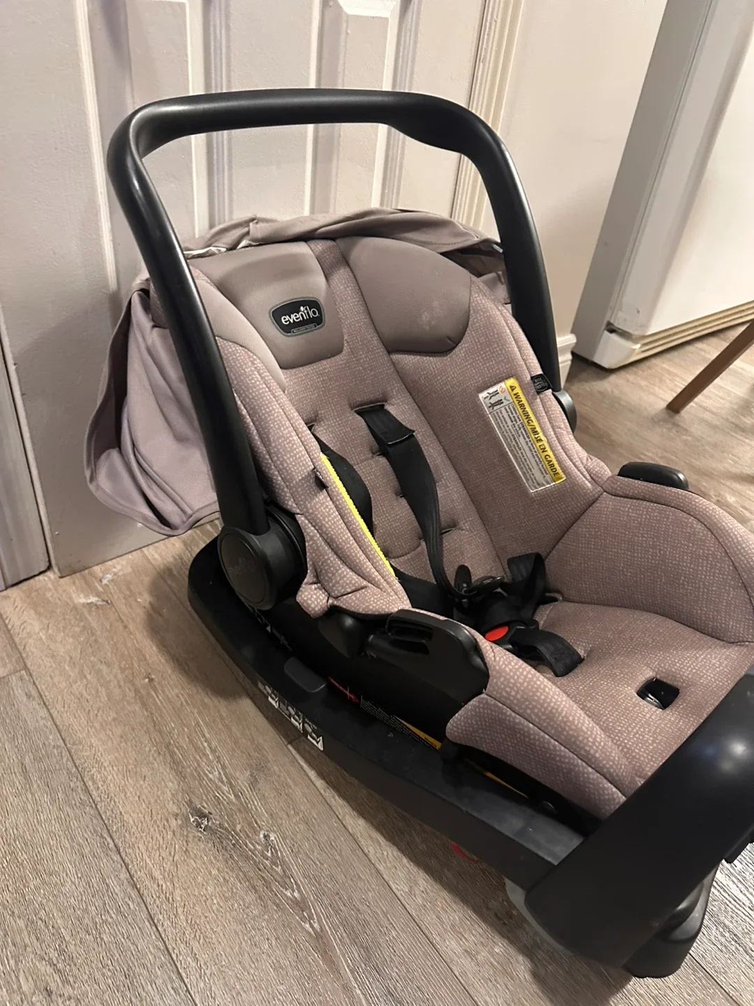 Evenflo SafeMax Infant Car Seat - Expires 2024 image indicator(2)