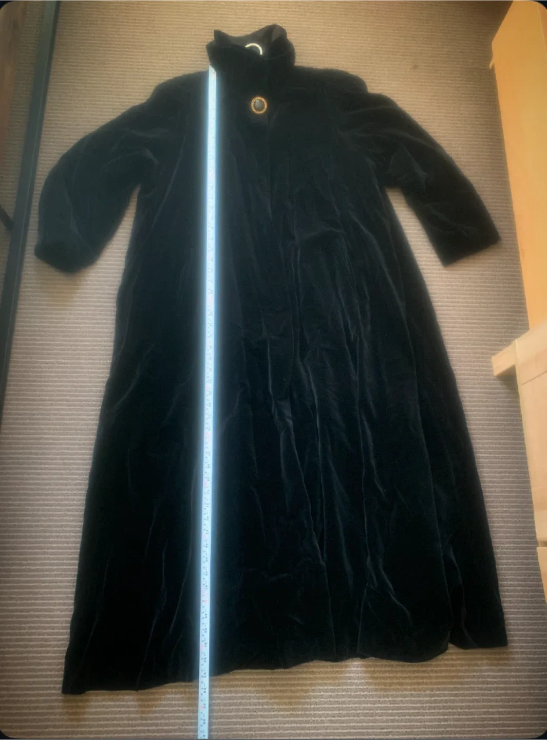 Vintage Liptons Black Velvet Floor Length Coat - Size 6 image indicator(5)