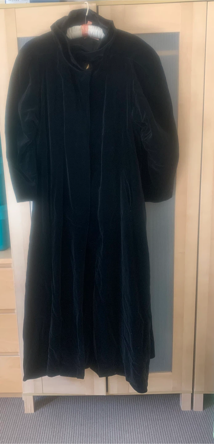 Vintage Liptons Black Velvet Floor Length Coat - Size 6
