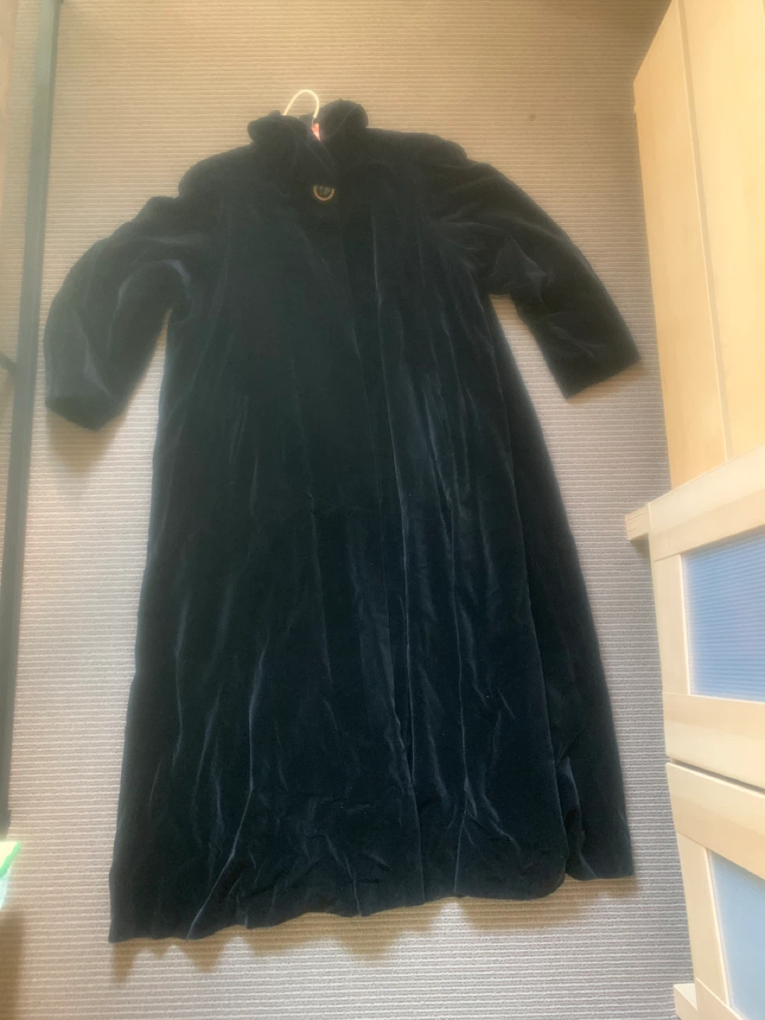 Vintage Liptons Black Velvet Floor Length Coat - Size 6 - photo 2