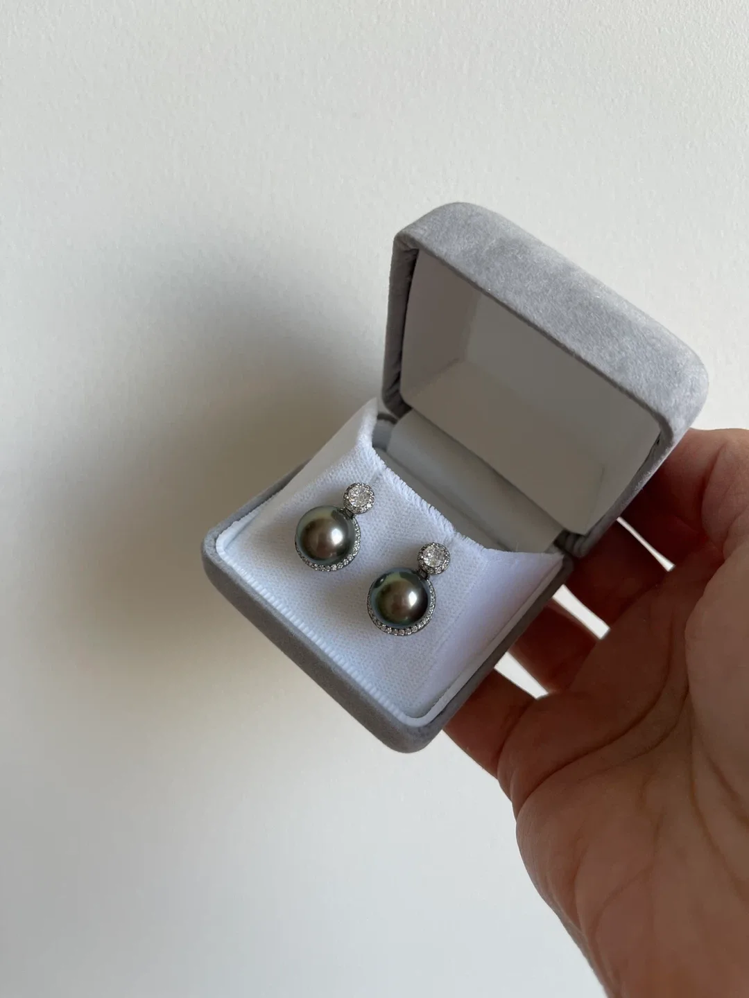 Brand New Tahitian Pearl Silver Cubic Zirconia Stud Earrings image indicator(3)