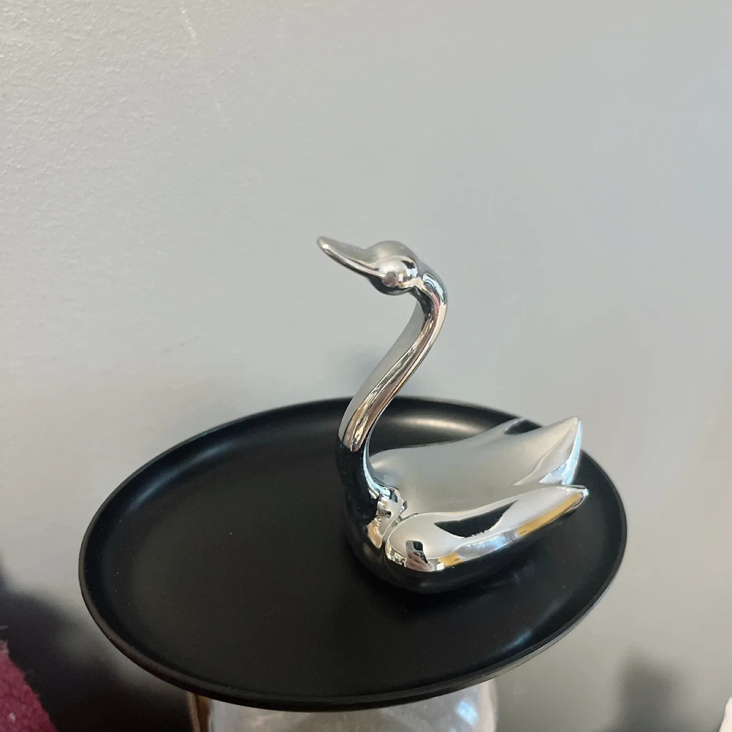 Umbra Design Silver Tone Swan Jewelry Holder image indicator(2)