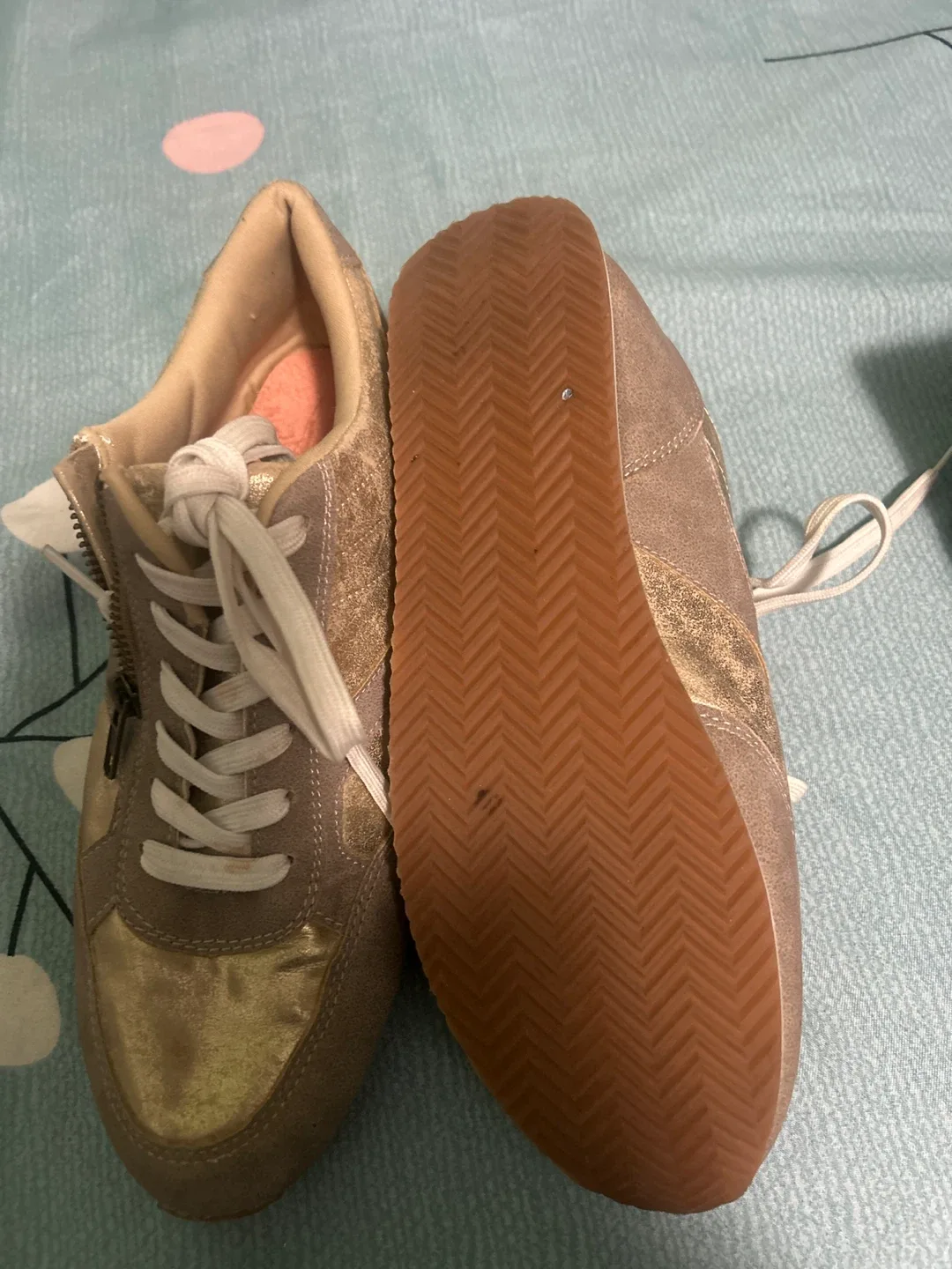 Ecco Women's Gold Sneakers - Size 8 image indicator(2)