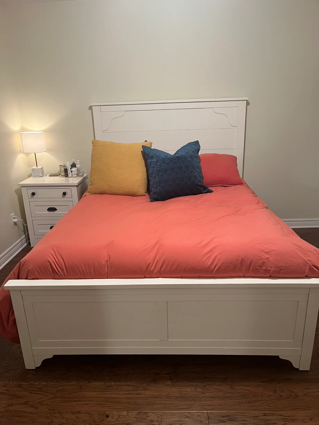 Wooden bed frame (Queen)