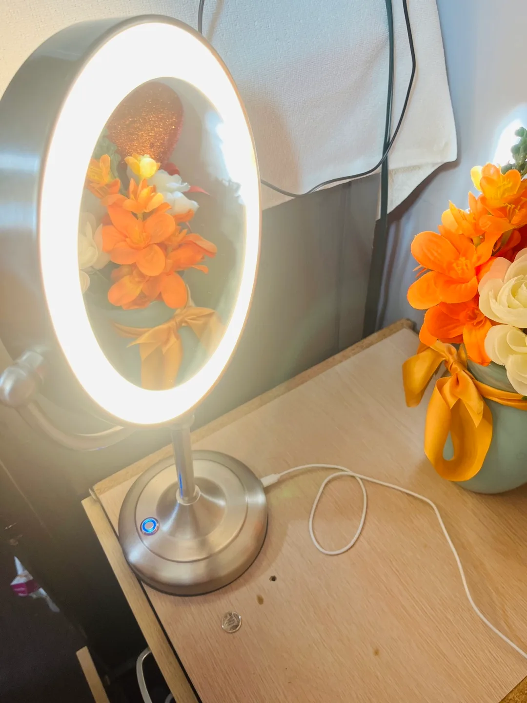 Rechargeable Vanity Mirror with LED Lighting image indicator(4)