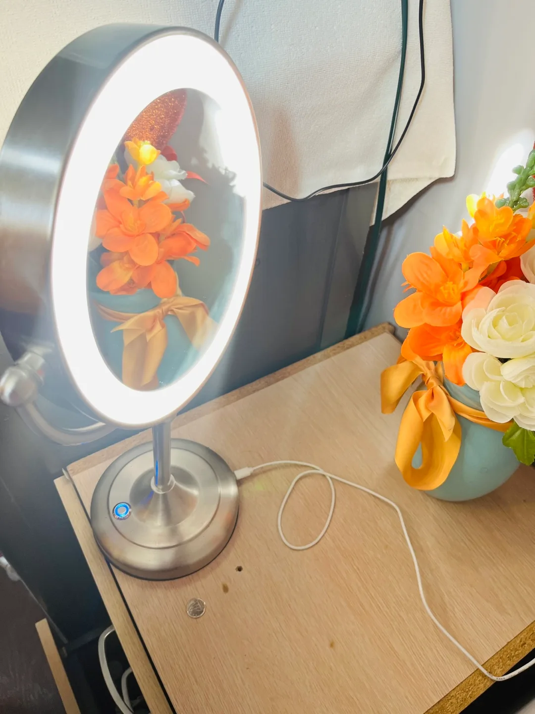 Rechargeable Vanity Mirror with LED Lighting image indicator(3)