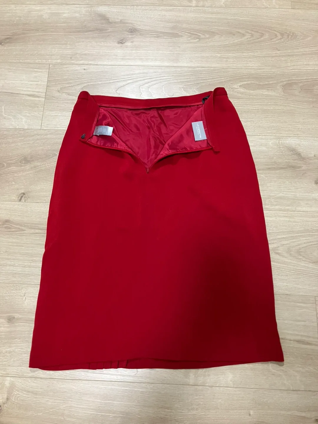 Red skirt bottom dress image indicator(3)