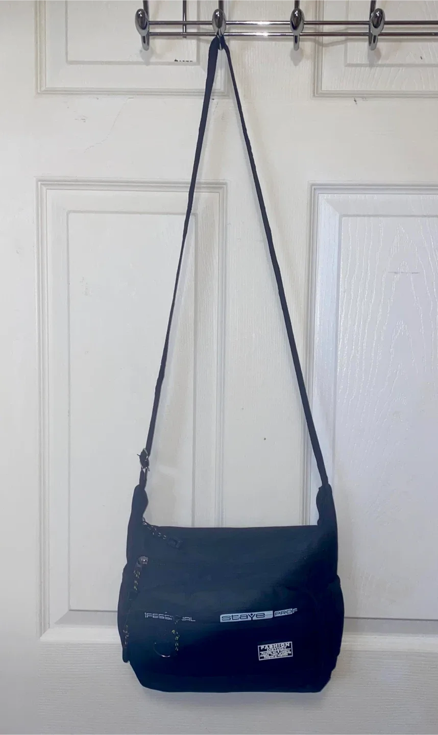 Staye Prof Black Messenger Bag image indicator(3)
