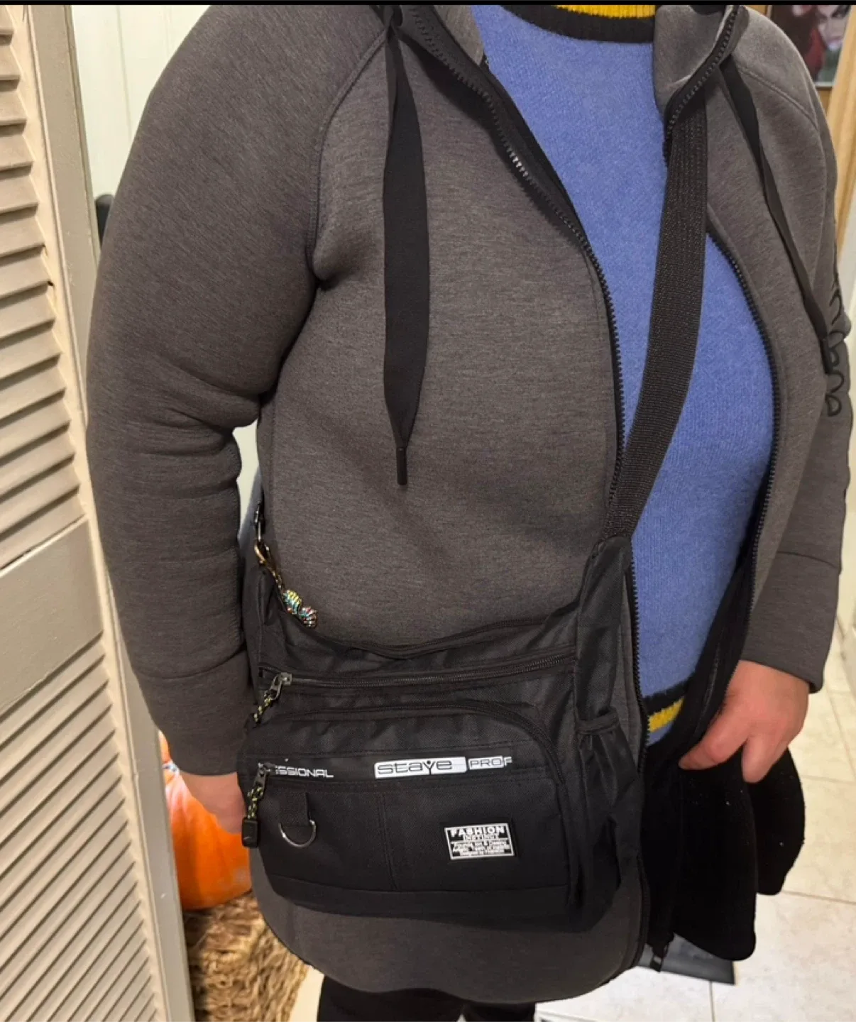 Staye Prof Black Messenger Bag image indicator(4)