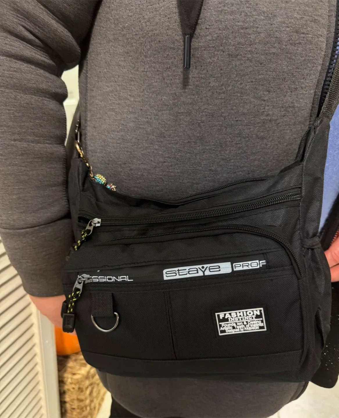 Staye Prof Black Messenger Bag image indicator(5)