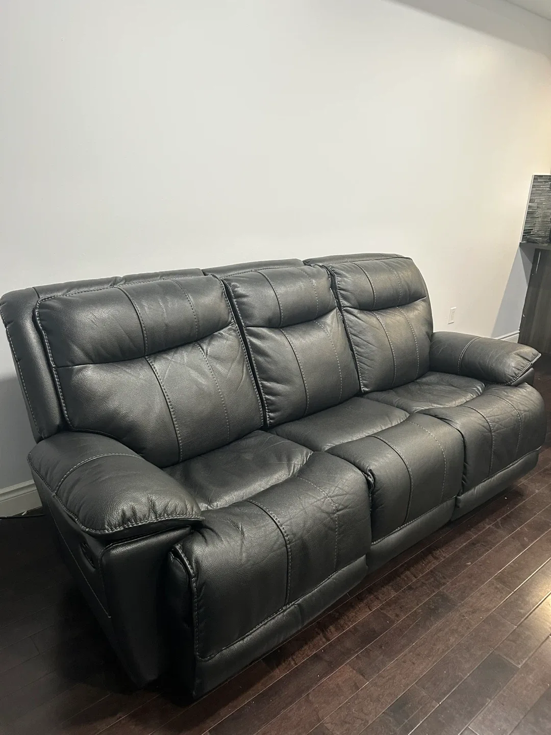 Black Reclining Sofa image indicator(5)