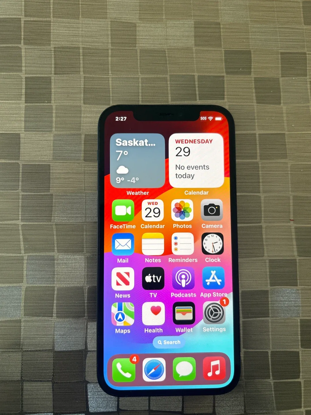 iPhone 12 - Black image indicator(2)