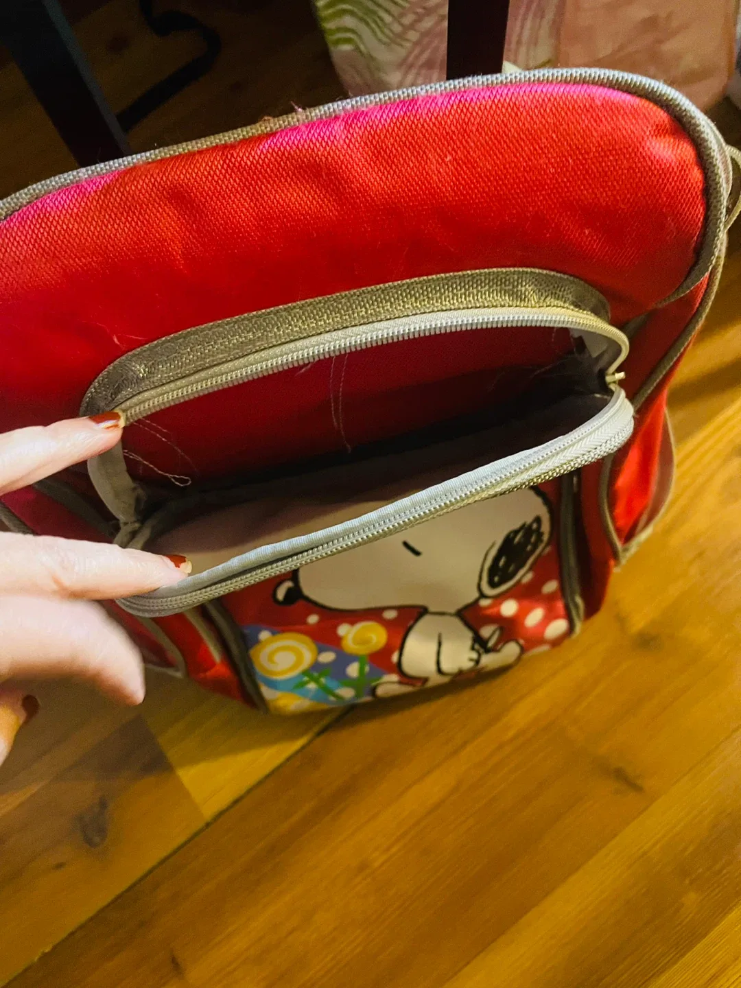 Snoopy & Peanuts Red Rolling Backpack image indicator(5)