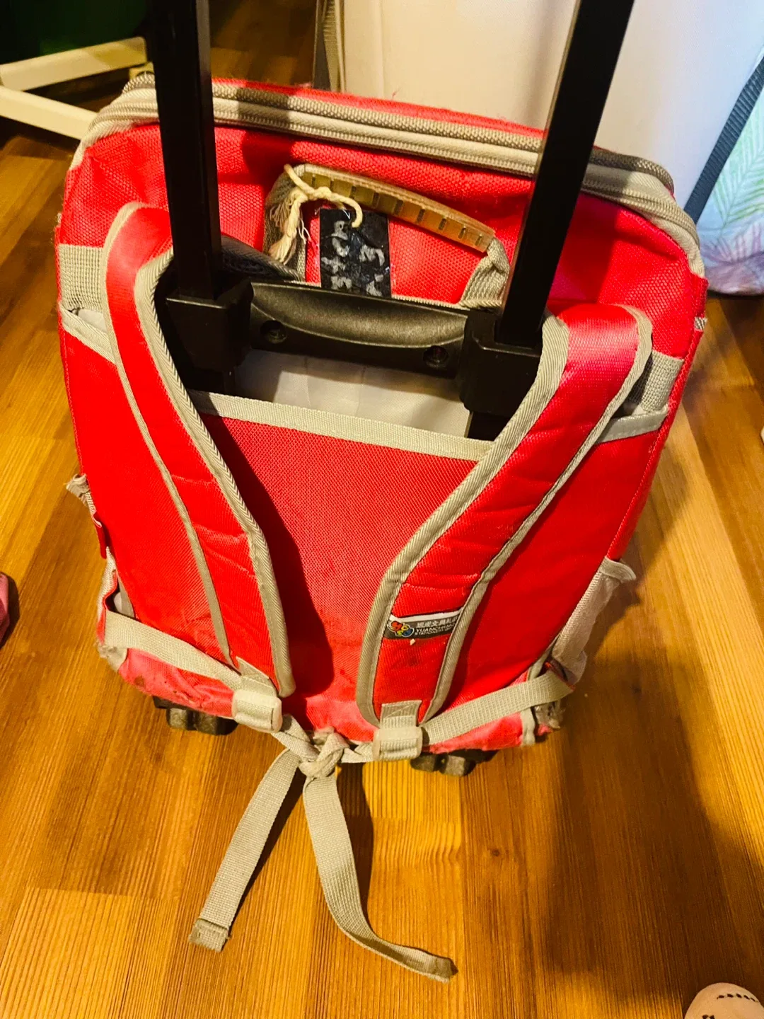 Snoopy & Peanuts Red Rolling Backpack image indicator(2)