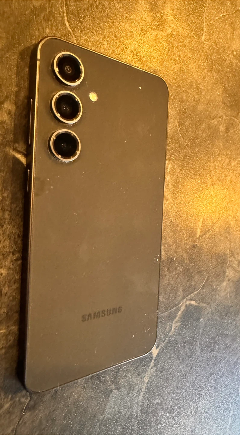 Samsung Galaxy S24FE 128gb  and Tuff 8 Case - photo 3