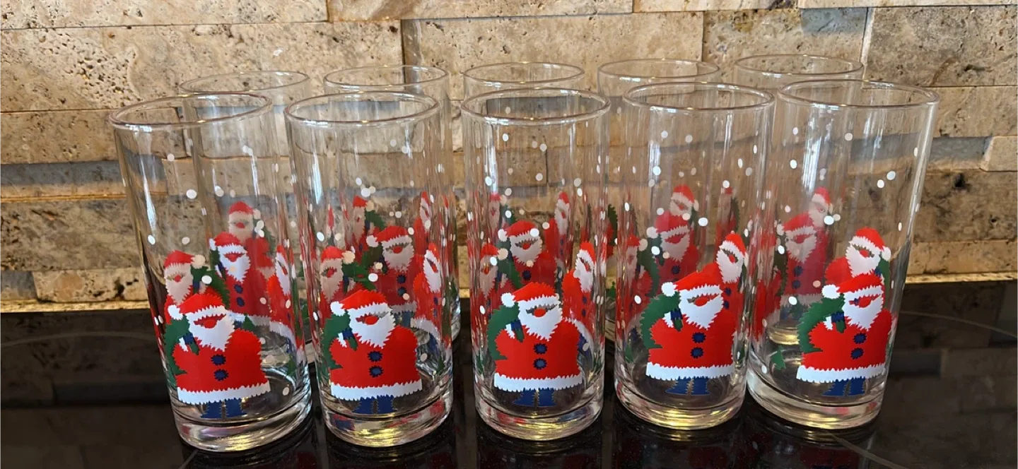 Vintage Santa Claus 10-Piece Tumbler Set - 12.5 oz image indicator(3)