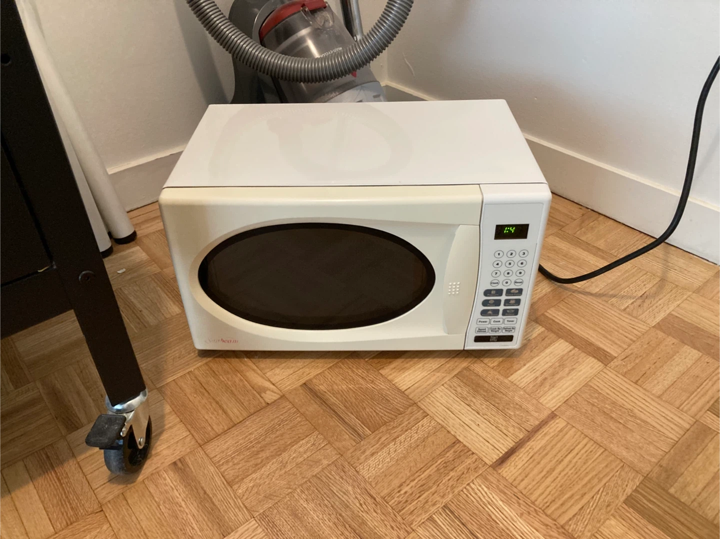 Sunbeam Microwave - Great Condition!