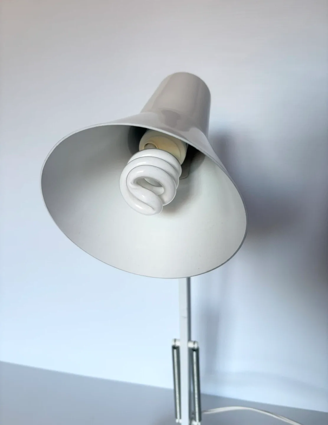 Vintage white adjustable office desk lamp image indicator(4)