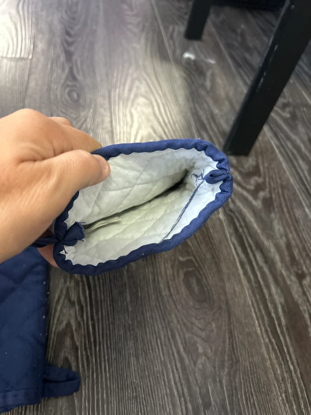 Blue oven mitts image indicator(2)