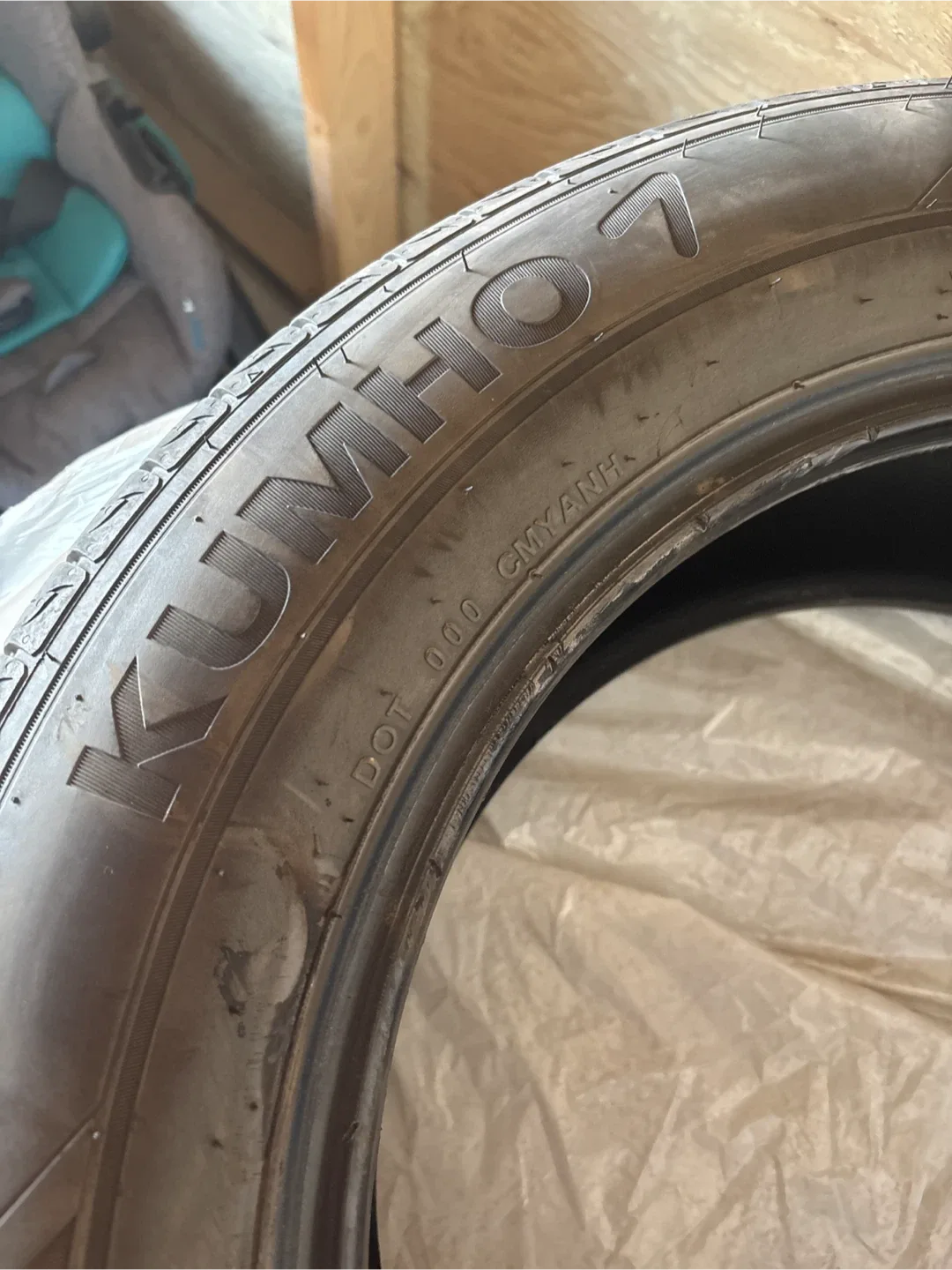Kumho Tire - 235/60R18