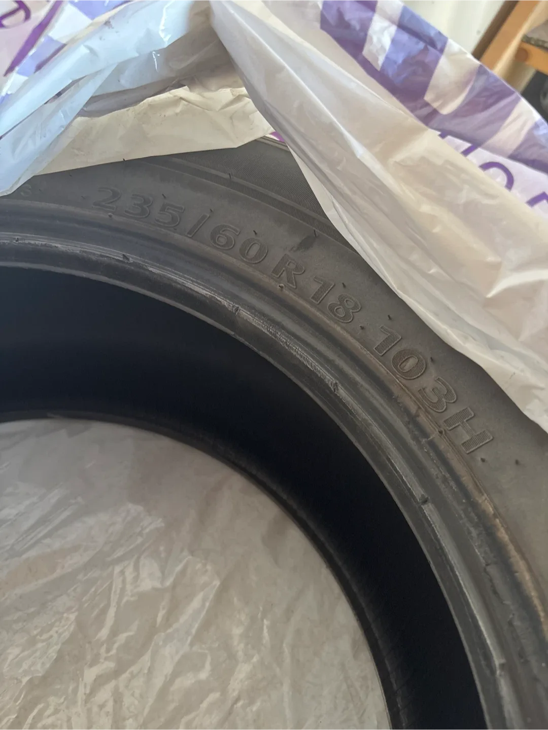 Kumho Tire - 235/60R18 image indicator(3)