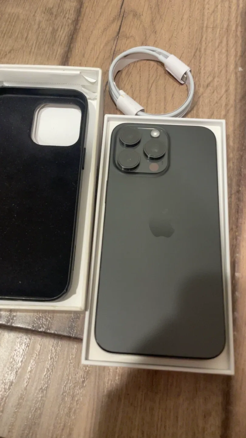 iPhone 15 Pro Max 512GB - Excellent Condition! image indicator(3)