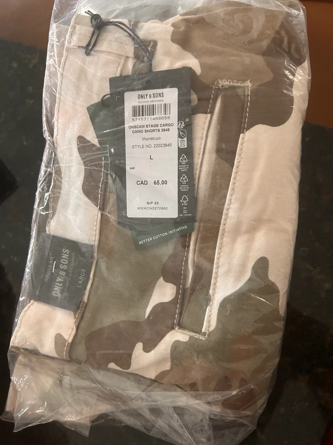 New ONLY & SONS Camo Cargo Shorts - Size L image indicator(2)