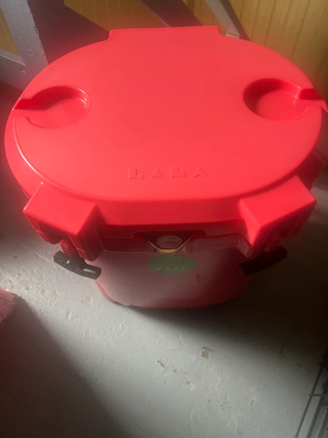 LAKA Cooler - Red with Box image indicator(2)