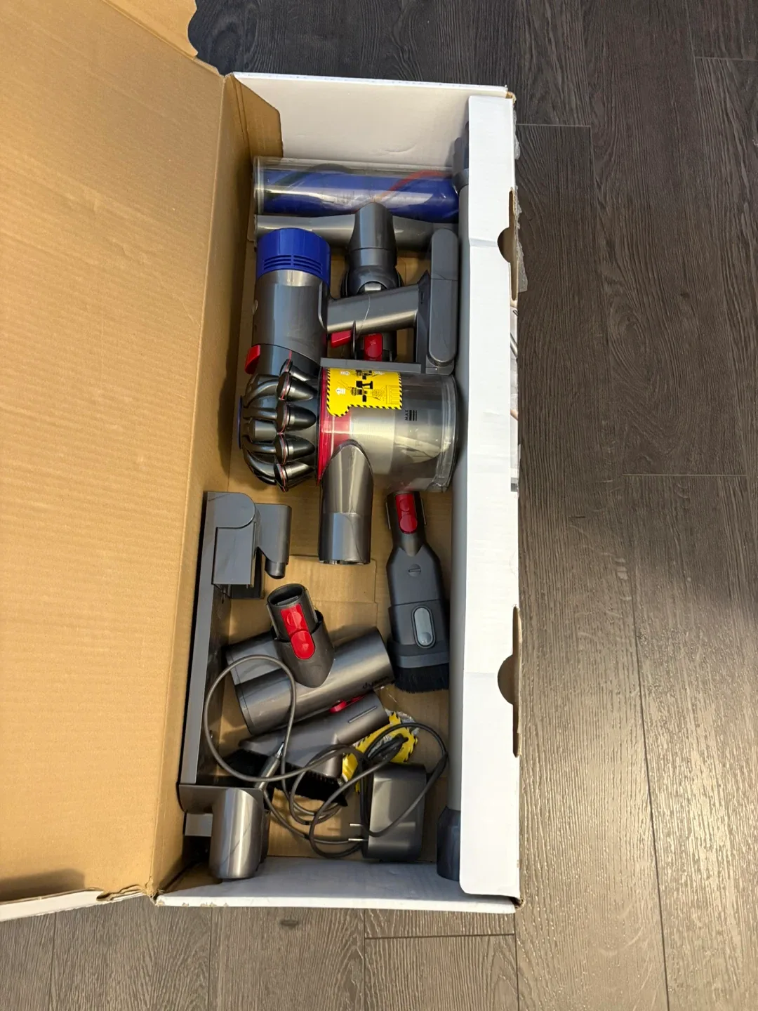 Dyson V8 Animal Cordless Vacuum with Attachments image indicator(2)