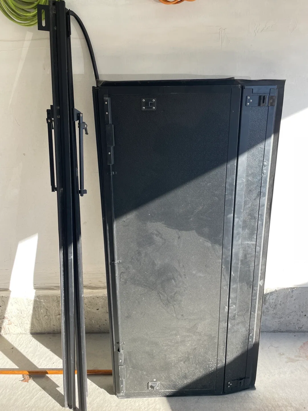 Truck Bed Cover - Black image indicator(2)