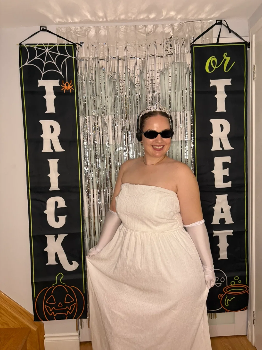 Princess Mia Halloween Costume image indicator(2)