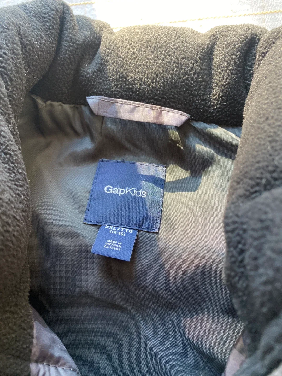 Gap Kids Camo Puffer Vest - Size XXL (14-16) image indicator(4)