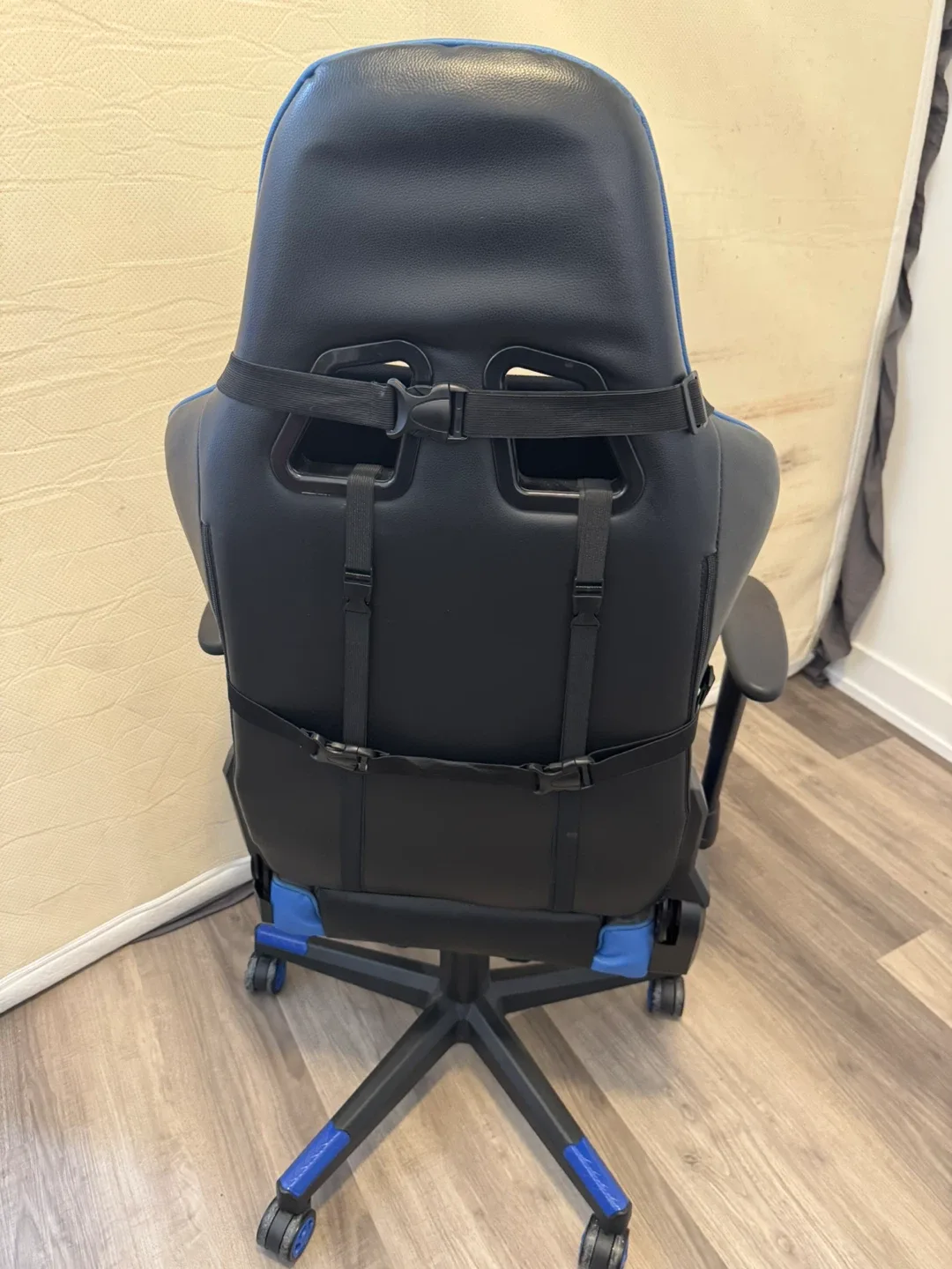 Office Chairs - White and Black image indicator(4)