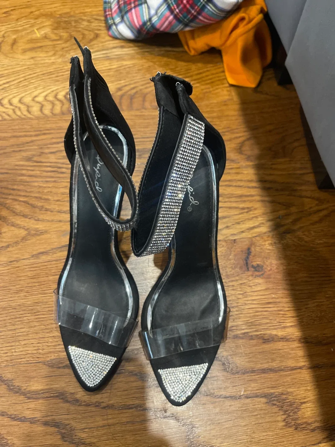 Cupid Black Heels with Rhinestones thumbnail