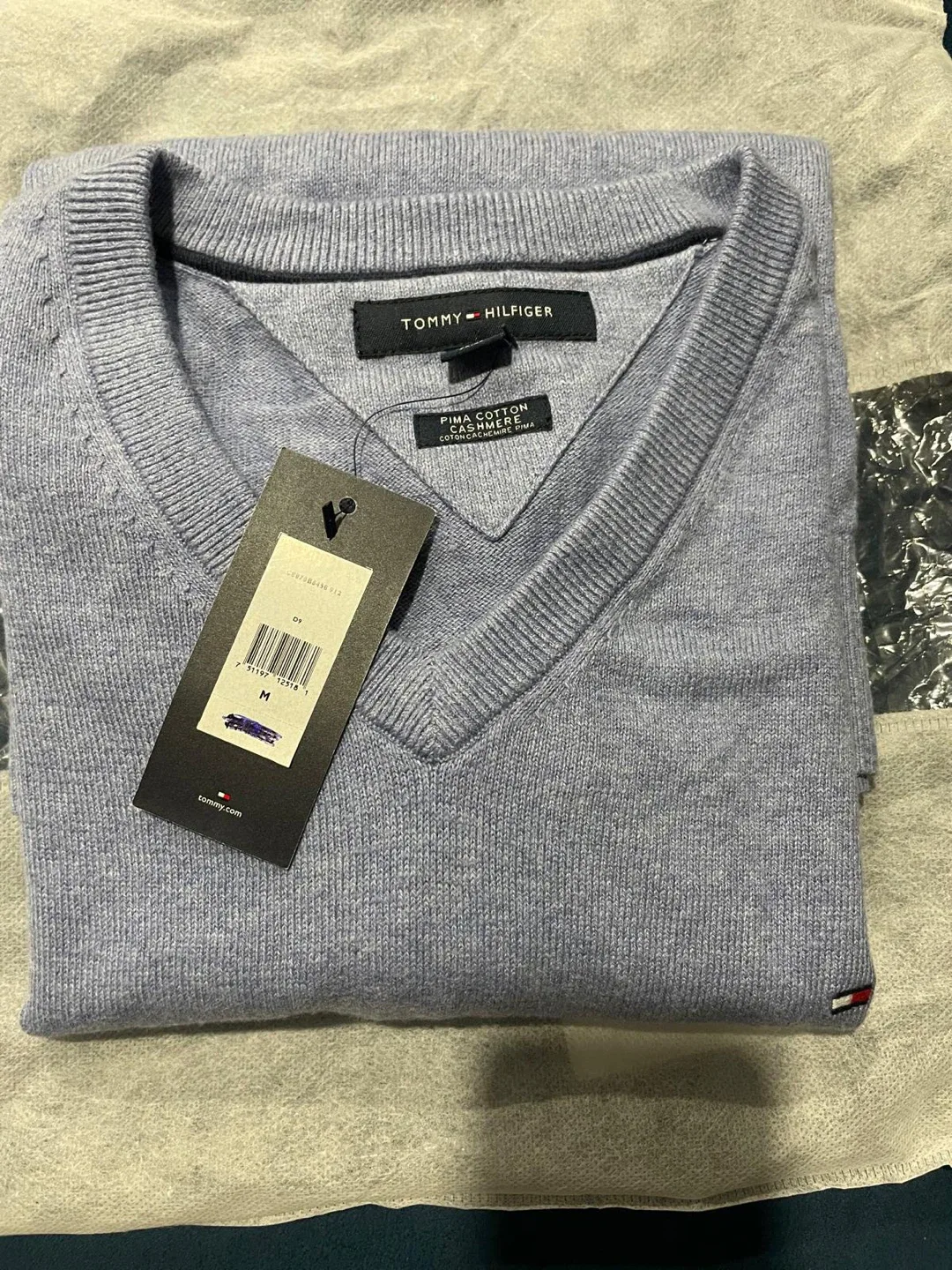 Tommy Hilfiger V-Neck Sweater - Size M image indicator(2)