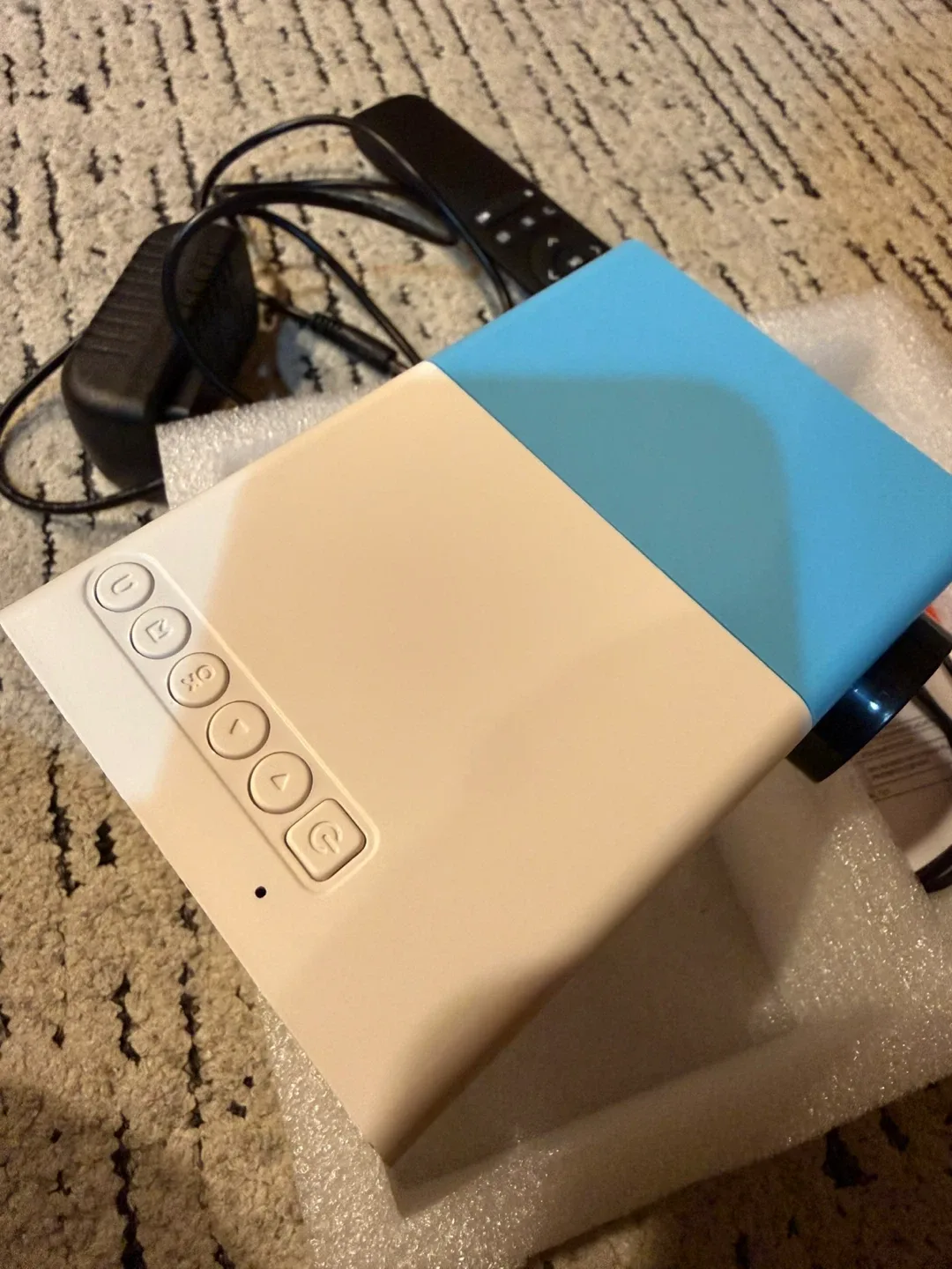 Mini Led projector with projection screen and tripod image indicator(2)