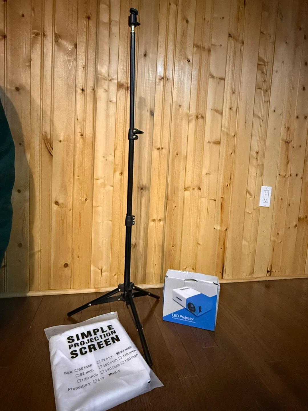 Mini Led projector with projection screen and tripod image indicator(3)