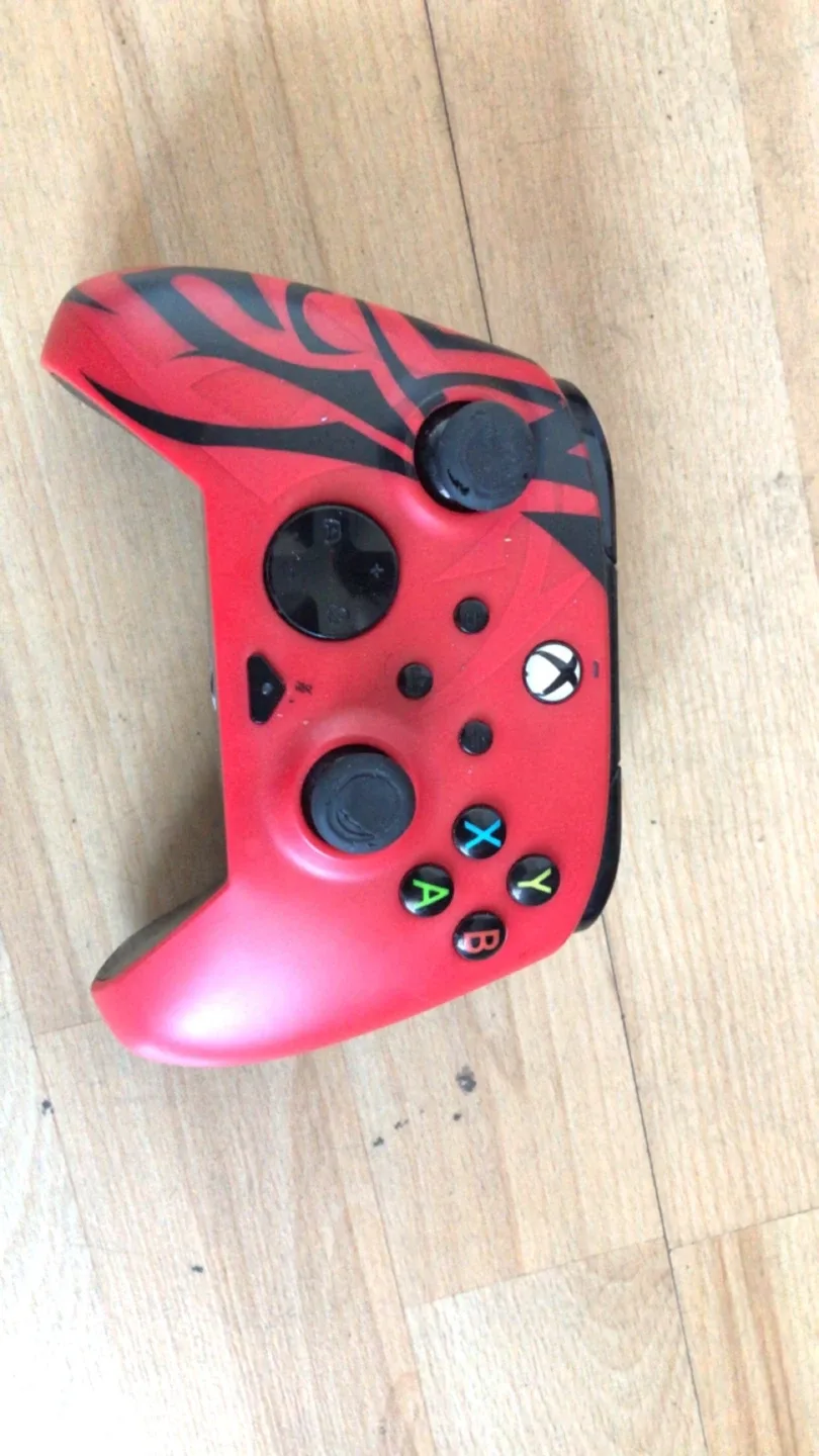 Xbox One S Console with Red Controller image indicator(4)