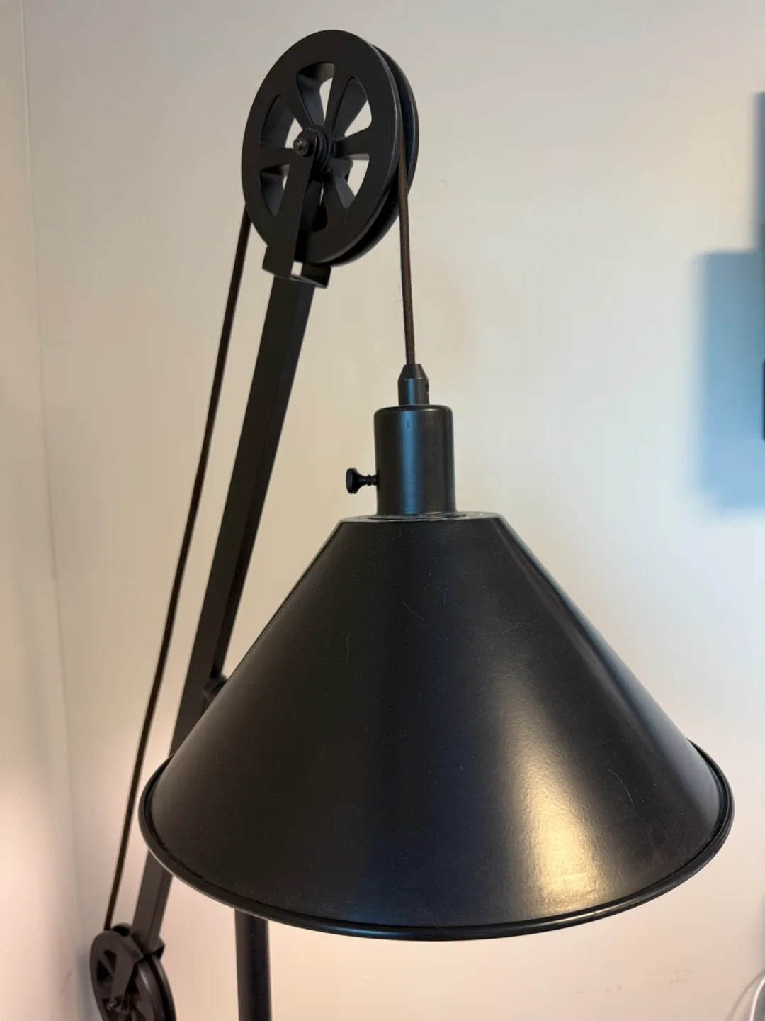 Black Industrial Pulley Floor Lamp image indicator(5)