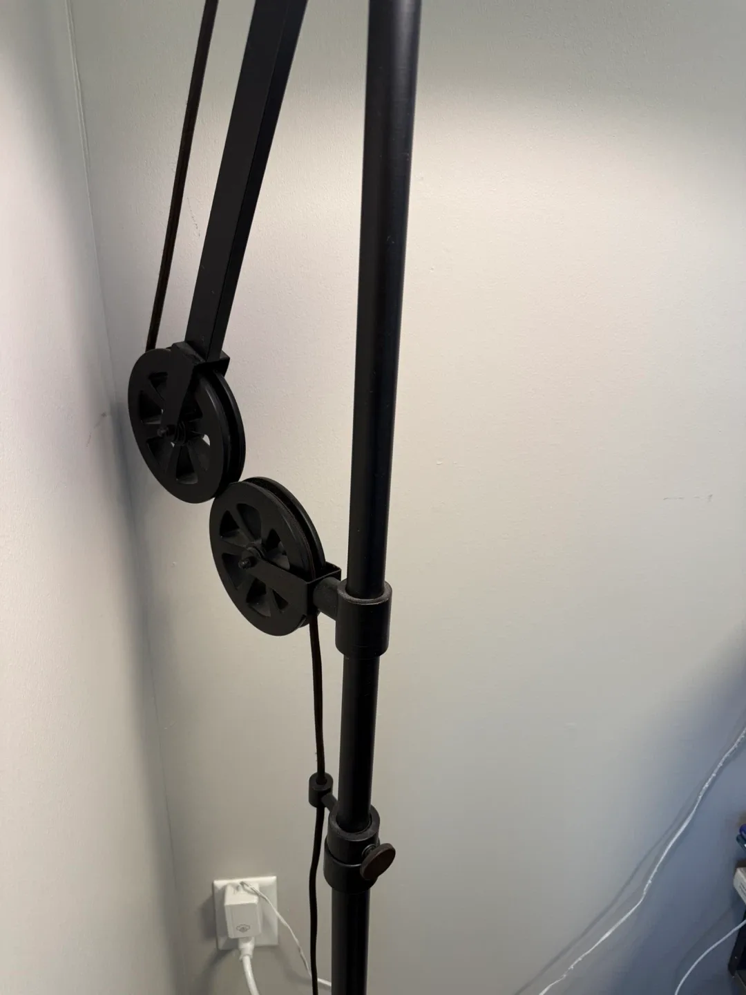 Black Industrial Pulley Floor Lamp image indicator(4)