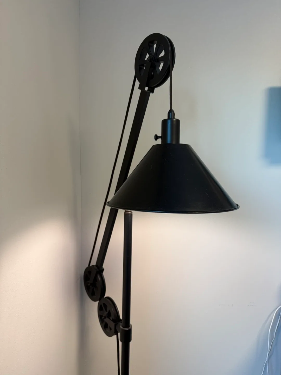 Black Industrial Pulley Floor Lamp image indicator(2)