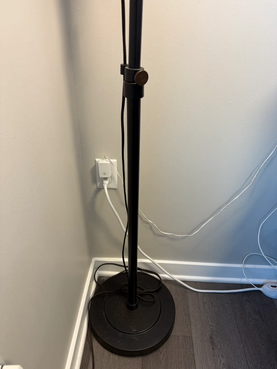 Black Industrial Pulley Floor Lamp image indicator(3)