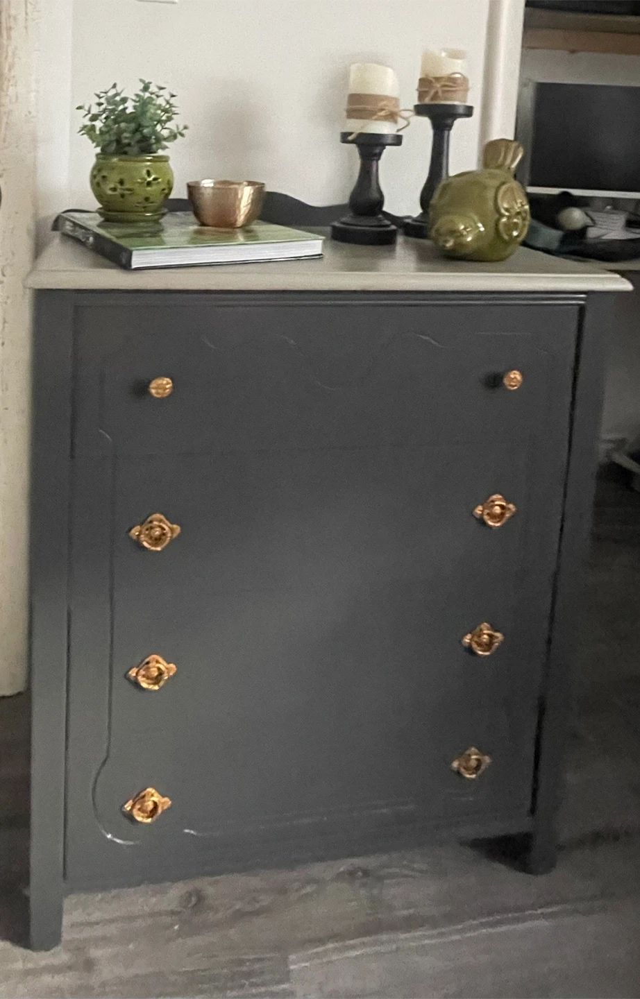 Grey Painted 4-Drawer Dresser - photo 4