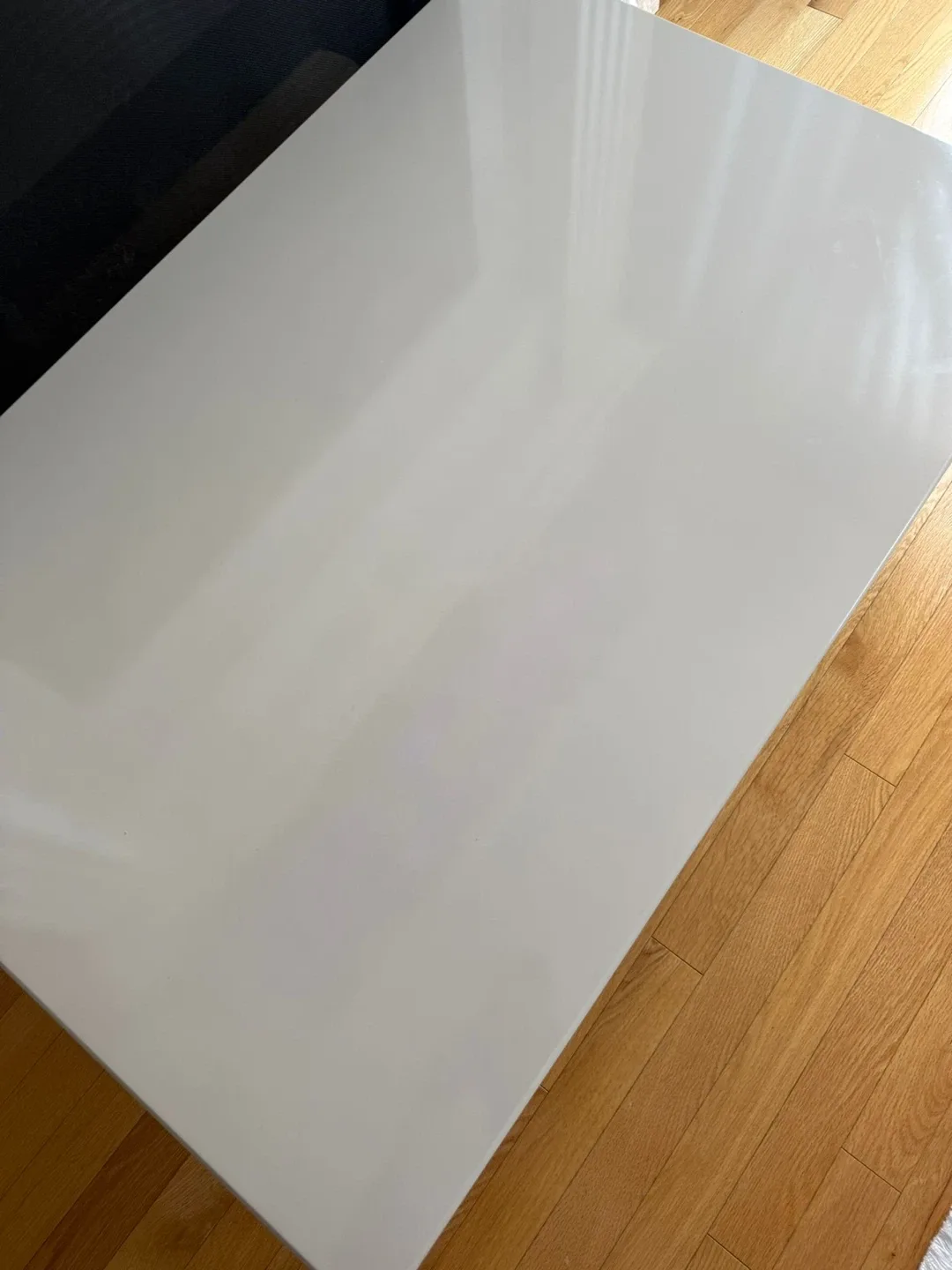 White Coffee Table image indicator(2)